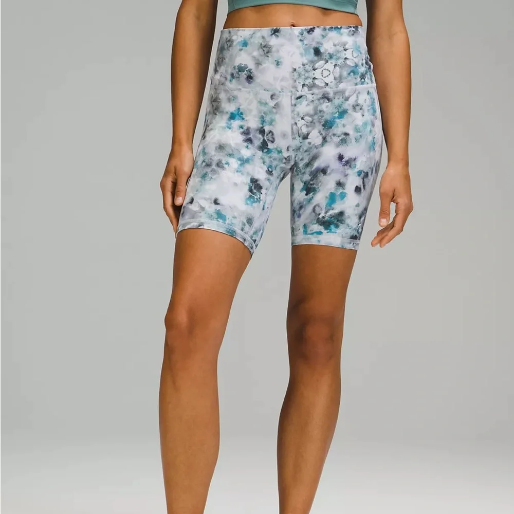 lululemon athletica White and Teal Marble Bike Shorts - Picture 1 of 12